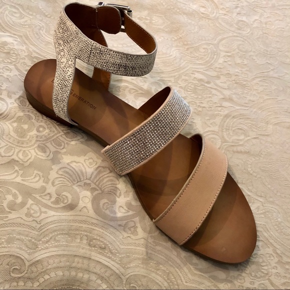 NWOT BCBGeneration Sandals - Picture 2 of 7